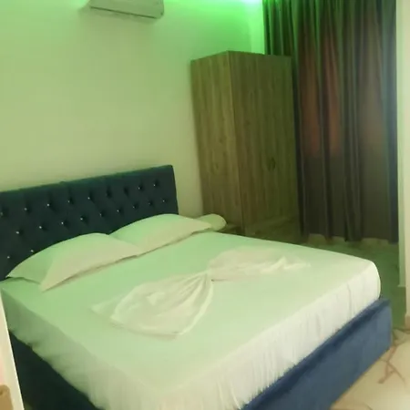 Megniar 3* Lushnjë