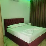 호텔 Megniar Lushnjë